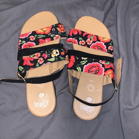 Brand new custom Sandals from Mexico. - Picture 2 of 8